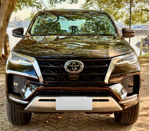 TOYOTA HILUX SW4 2.8 D-4D TURBO DIESEL SRX 7L 4X4 AUTOMÁTICO